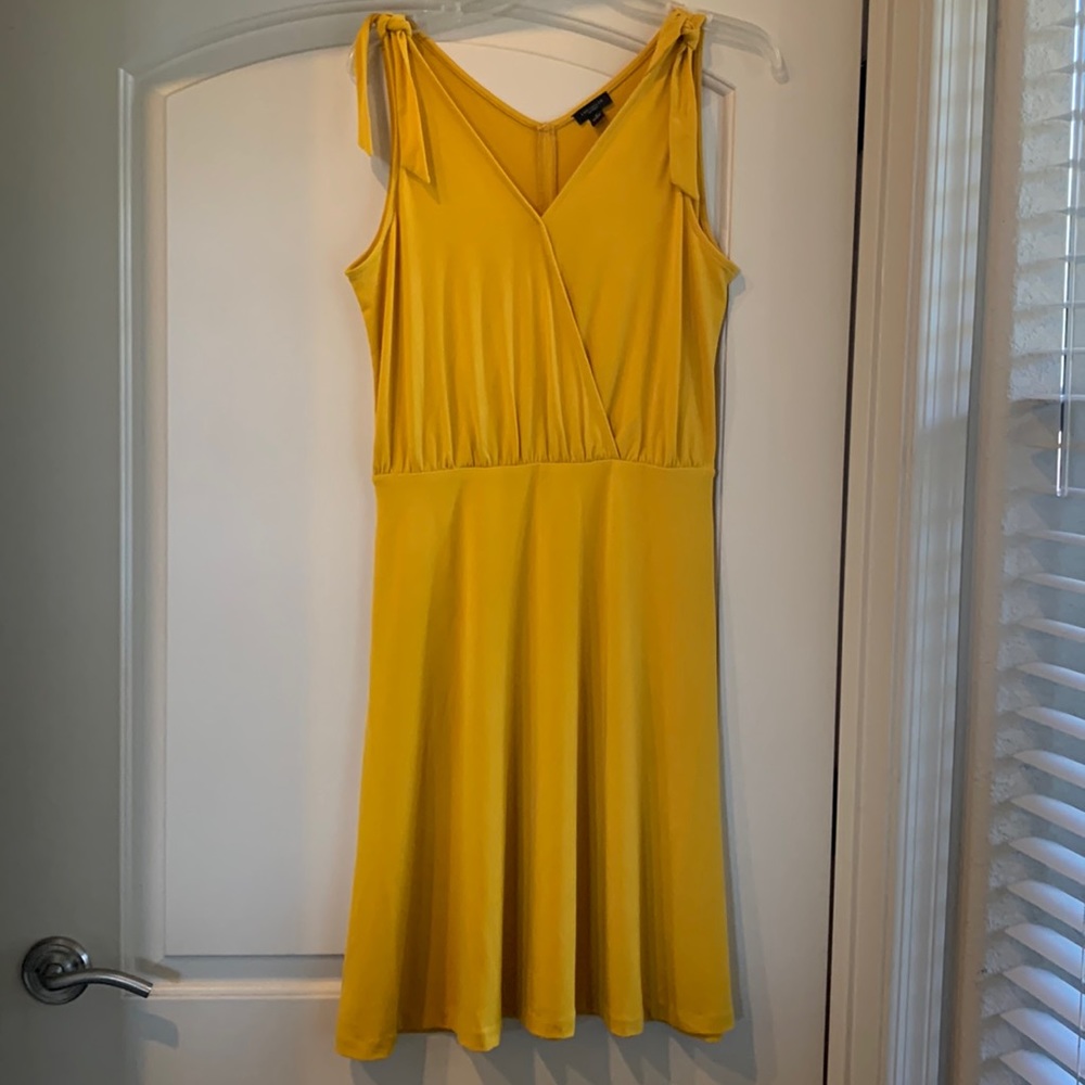 Soft and swingy brand-new Ann Taylor dress in sunflower yellow!